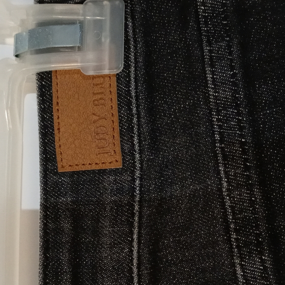 Judy Blue Jeans - Picture 11 of 12